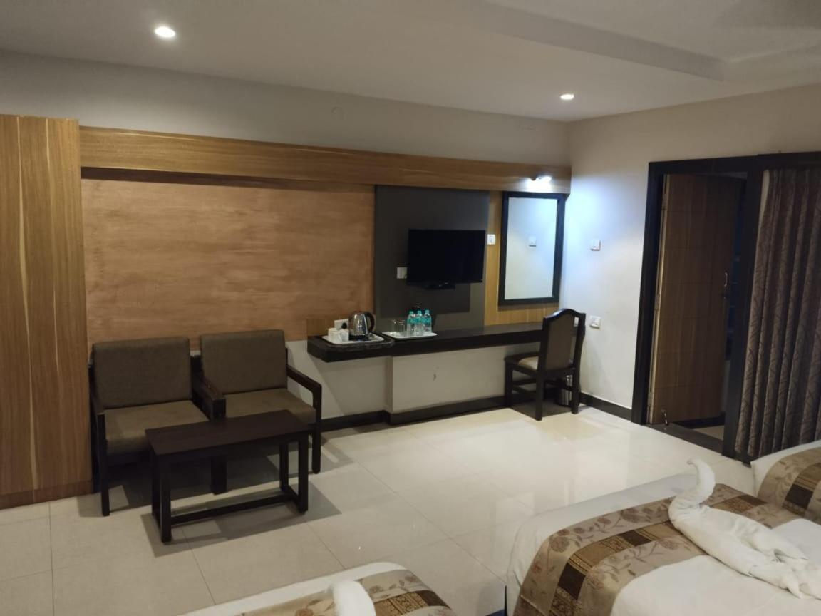 Hotel Mayas Tiruchirappalli Εξωτερικό φωτογραφία